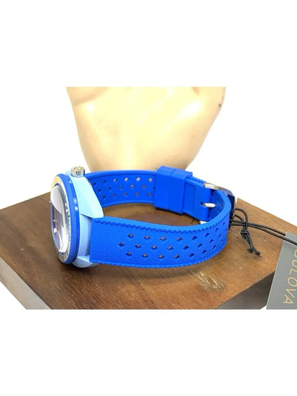 Bulova Men's Watch 98B445 Snorkel Blue Tang Fish Quartz Rubber Strap 41mm